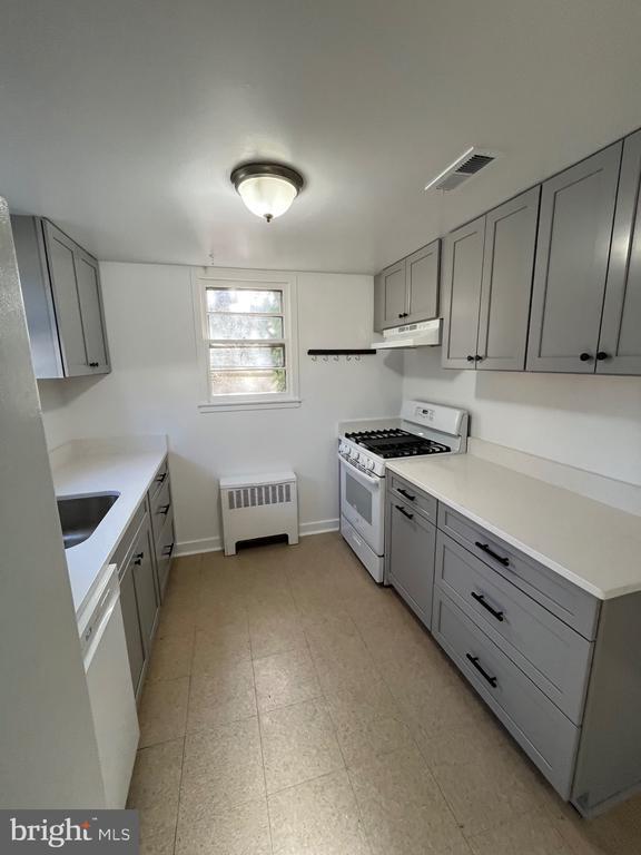 1331 E Longview Dr in Woodbridge, VA - Building Photo - Building Photo