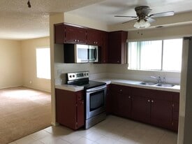 548 Short St in Inglewood, CA - Building Photo