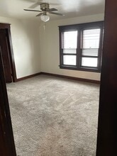 1321 S 11th St, Unit A in Manitowoc, WI - Foto de edificio - Building Photo