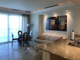 322 Karen Ave in Las Vegas, NV - Building Photo