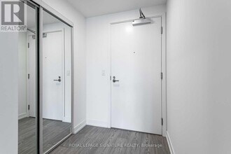 19 Western Battery Rd in Toronto, ON - Building Photo - Building Photo