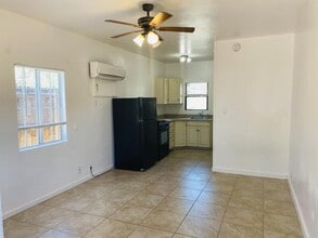 2425 N Santa Rita Ave in Tucson, AZ - Foto de edificio - Building Photo