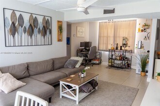 3500 Blue Lake Dr in Pompano Beach, FL - Building Photo - Building Photo