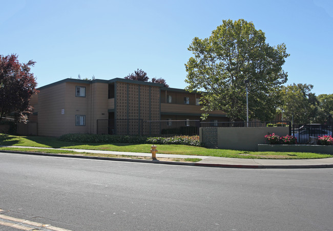 Emerald Estates Apartments in Stockton, CA - Building Photo - Building Photo