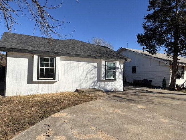 2718 Cornell St in Lubbock, TX - Building Photo - Building Photo