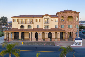 876 S D St in Perris, CA - Foto de edificio - Building Photo