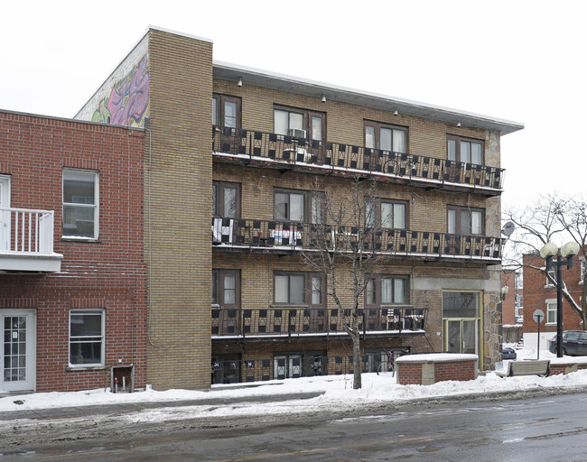 3915 Masson Rue in Montréal, QC - Building Photo - Building Photo