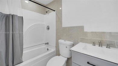 2411 NW 208th St in Miami Gardens, FL - Building Photo - Building Photo