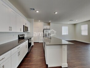 583 Lotus Land Ave in Las Vegas, NV - Foto de edificio - Building Photo