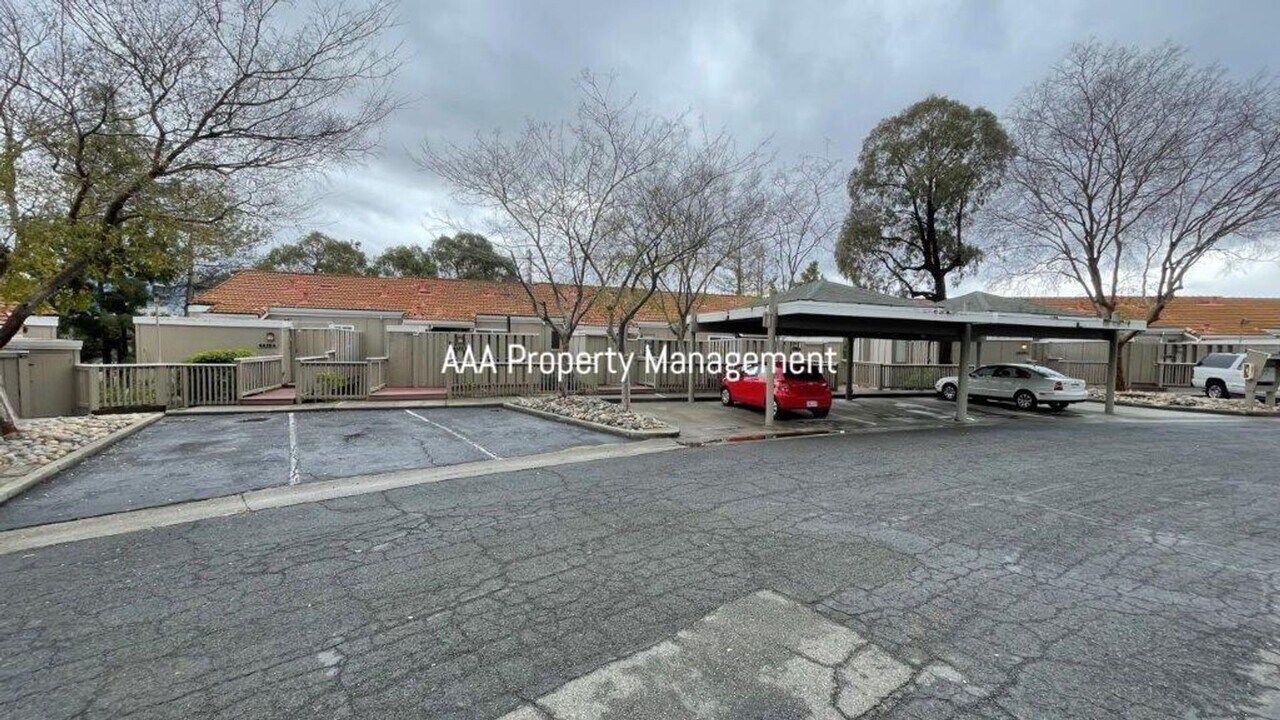 4430 Eagle Peak Rd in Concord, CA - Building Photo