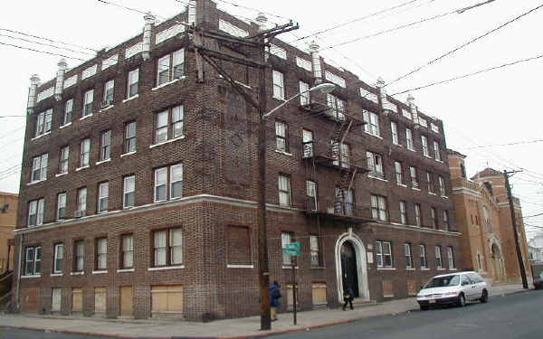 71 Claremont Ave in Jersey City, NJ - Foto de edificio - Building Photo