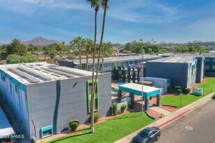 2925 N Greenfield Rd in Phoenix, AZ - Building Photo