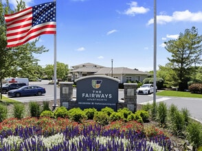 The Fairways Apartment Homes in Lee's Summit, MO - Foto de edificio - Building Photo