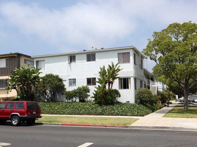 1303 Washington Ave in Santa Monica, CA - Building Photo - Building Photo