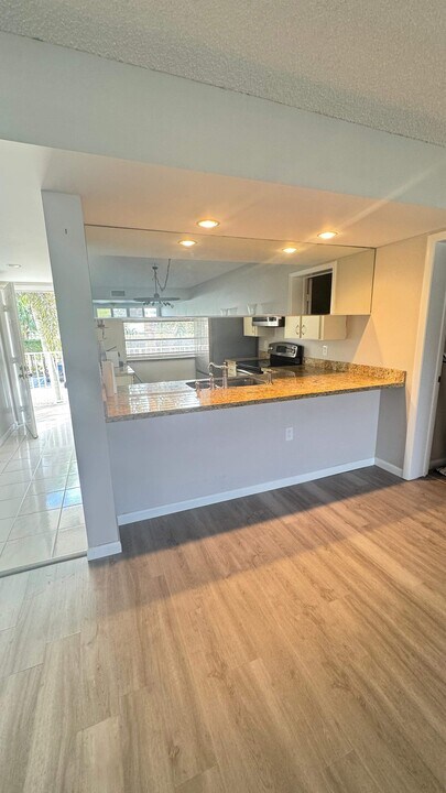 6049 Balboa Cir in Boca Raton, FL - Building Photo