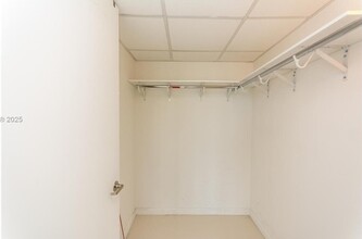 495 Brickell Ave, Unit 5008 in Miami, FL - Building Photo - Building Photo