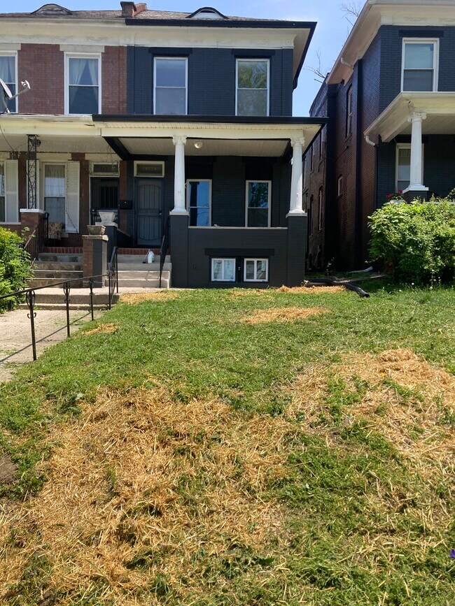 property at 1633 N Hilton St