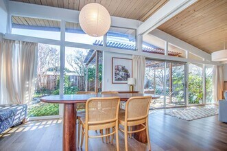 1012 Las Gallinas Ave in San Rafael, CA - Foto de edificio - Building Photo