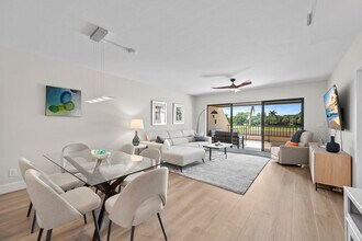 6360 Pelican Bay Blvd in Naples, FL - Building Photo - Building Photo