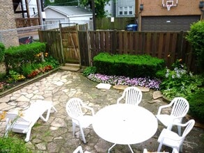 1129 W Oakdale Ave, Unit 1R in Chicago, IL - Foto de edificio - Building Photo