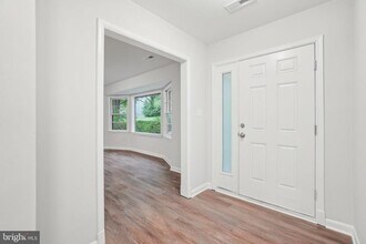 1440 Woodacre Dr in McLean, VA - Building Photo - Building Photo