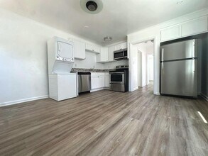 1556 S Beverly Glen Blvd in Los Angeles, CA - Building Photo - Building Photo