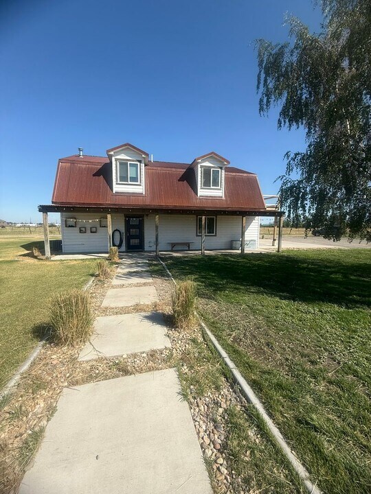 669 Bluegrass Dr in Belgrade, MT - Building Photo