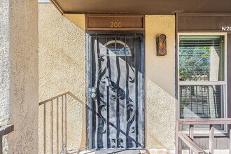 1620 N Wilmot Rd in Tucson, AZ - Building Photo - Building Photo