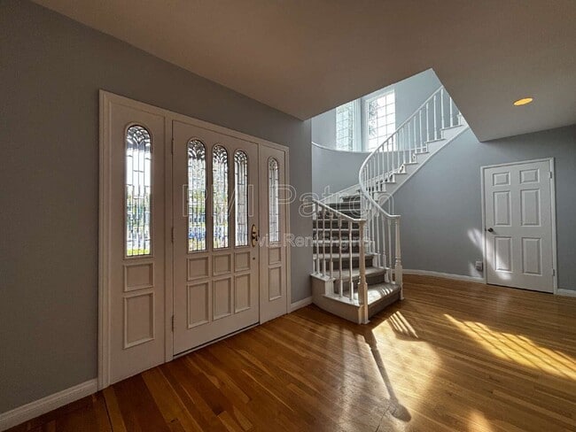 5147 E Los Flores St in Long Beach, CA - Building Photo - Building Photo