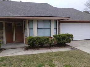 10214 Green Valley Ln in Houston, TX - Building Photo - Building Photo