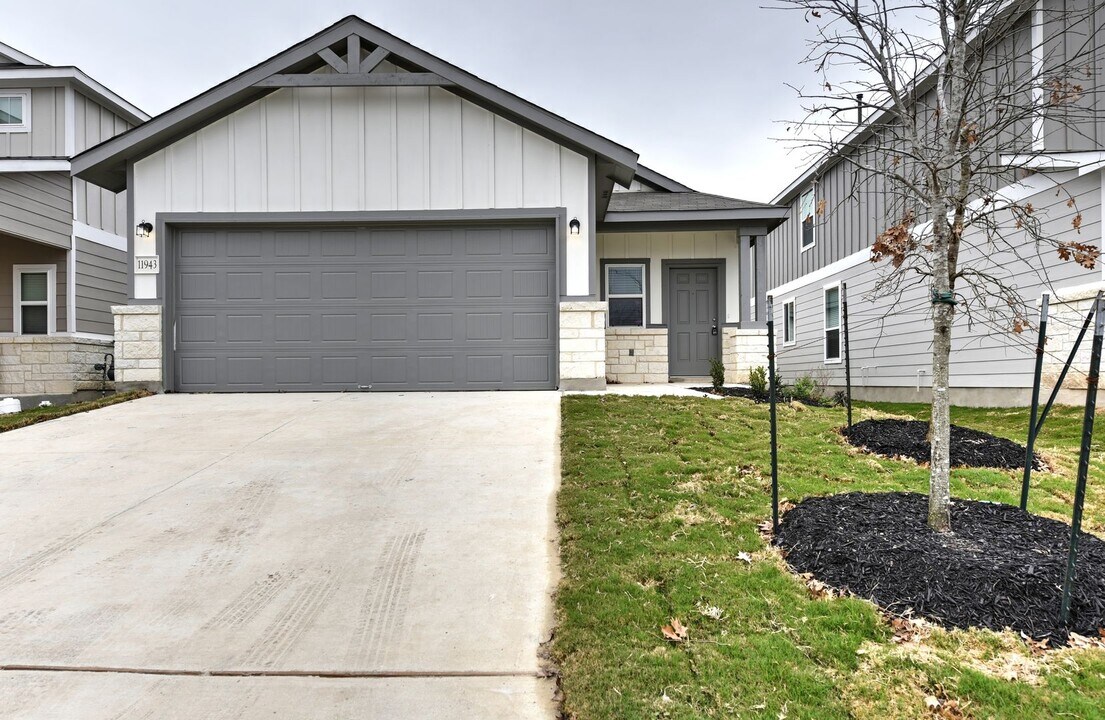 11943 Sitio Plains in San Antonio, TX - Building Photo