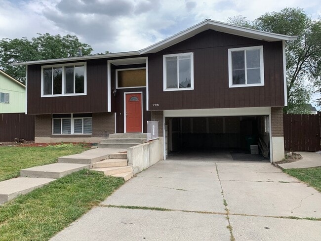 property at 798 E Scirlein Dr
