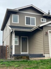 952 S 58th St in Springfield, OR - Building Photo - Building Photo