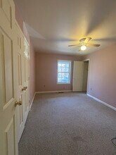 15912 Warburton Dr in Haymarket, VA - Building Photo - Building Photo