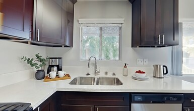 Lemoli Apartments in Hawthorne, CA - Building Photo - Building Photo