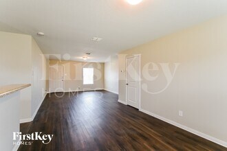 12326 Kirshner Way in San Antonio, TX - Foto de edificio - Building Photo