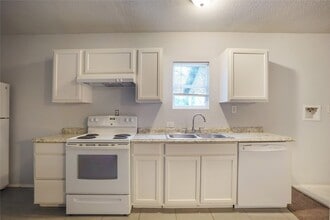 22855 E Martin Dr in Porter, TX - Building Photo - Building Photo