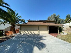6440 Lake Arrowhead Dr in San Diego, CA - Building Photo