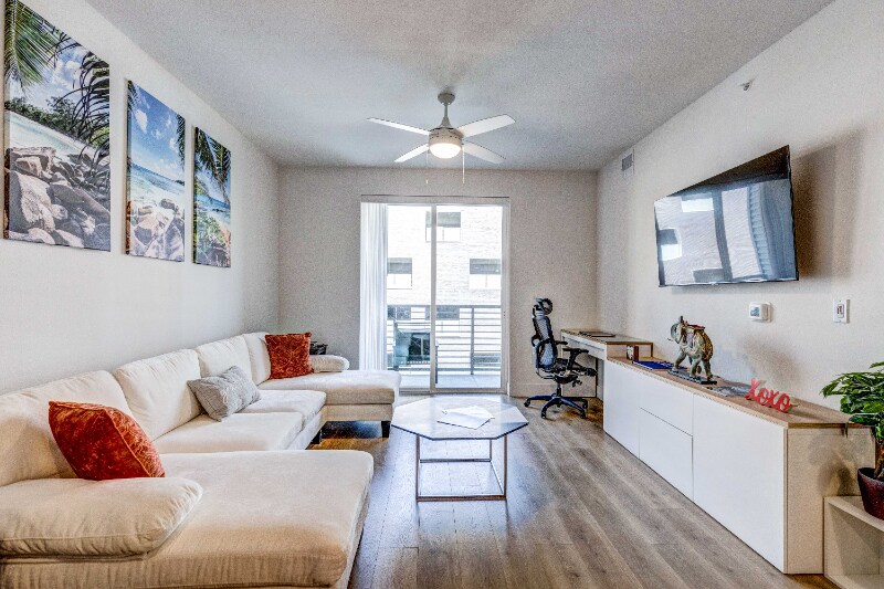 1701 Simond Ave-Unit -301 in Austin, TX - Foto de edificio