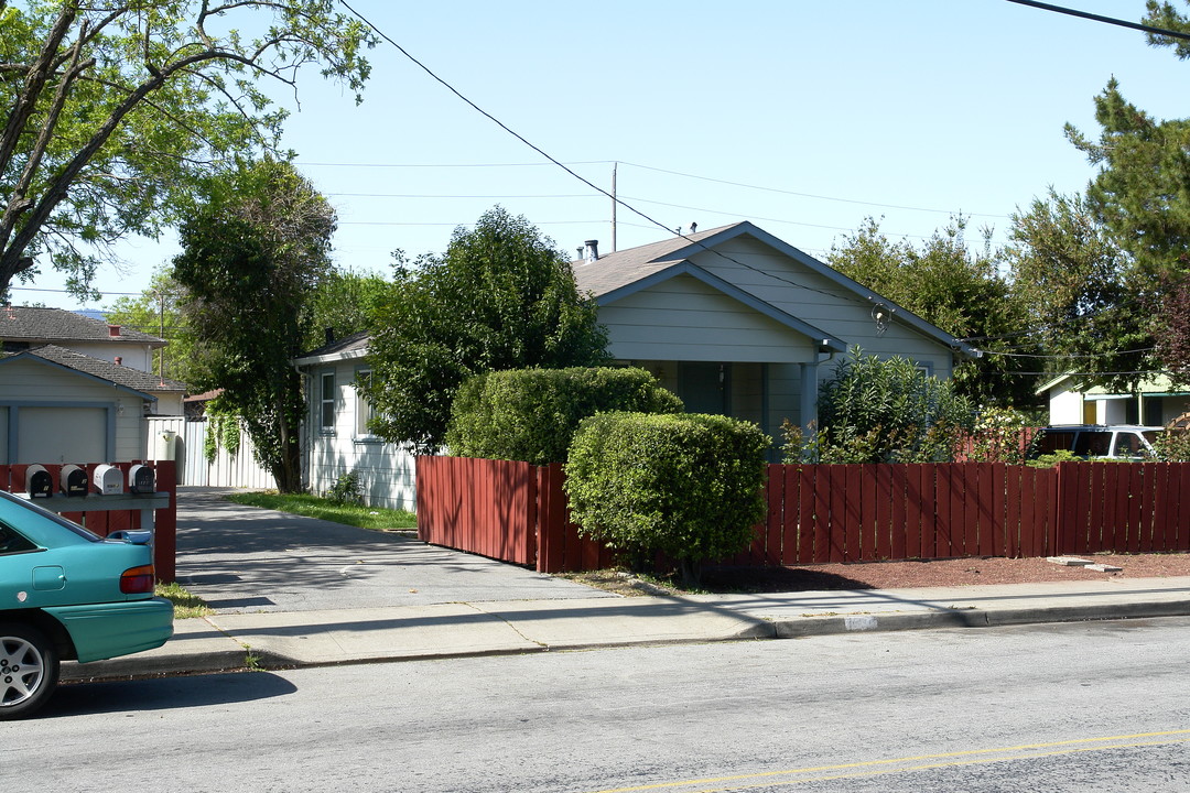 1634 Kentfield Ave in Redwood City, CA - Building Photo