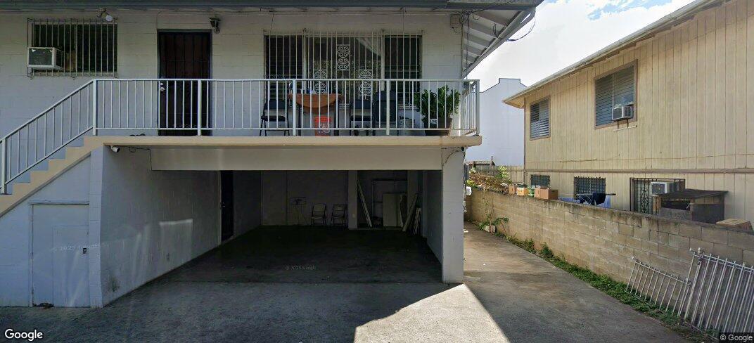1015 Austin Ln in Honolulu, HI - Building Photo
