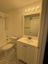 5610 NW 114th Pl in Doral, FL - Building Photo - Building Photo