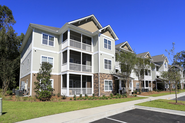 Legends at Chatham in Savannah, GA - Building Photo - Building Photo