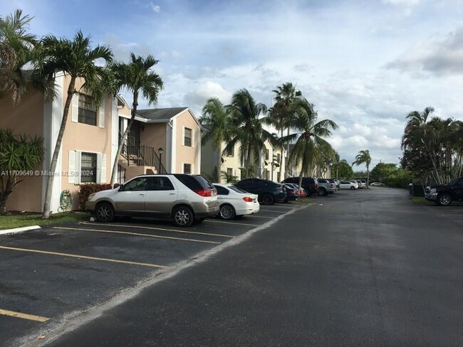 1403 S Liberty Ave in Homestead, FL - Foto de edificio - Building Photo