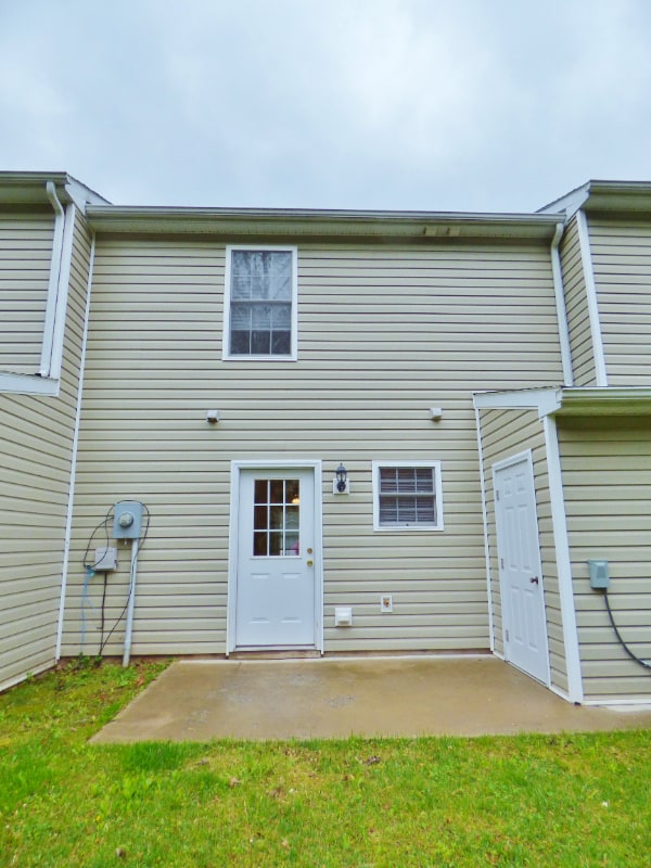 102 12th St in Grottoes, VA - Building Photo - Building Photo