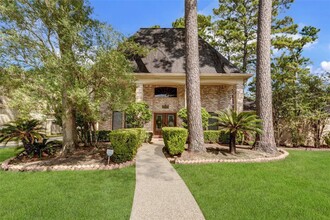 18310 Lake Oaks Dr in Spring, TX - Foto de edificio - Building Photo