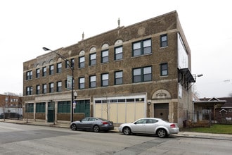 2207 E 75th St in Chicago, IL - Foto de edificio - Building Photo