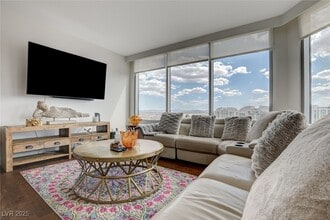 222 Karen Ave in Las Vegas, NV - Foto de edificio - Building Photo