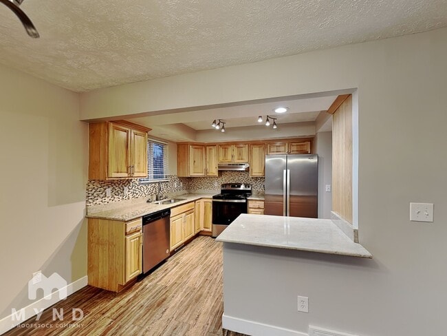 4990 Muirkirk Rd in West Jordan, UT - Foto de edificio - Building Photo