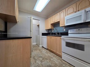 10785 SW 108th Ave in Miami, FL - Building Photo - Building Photo